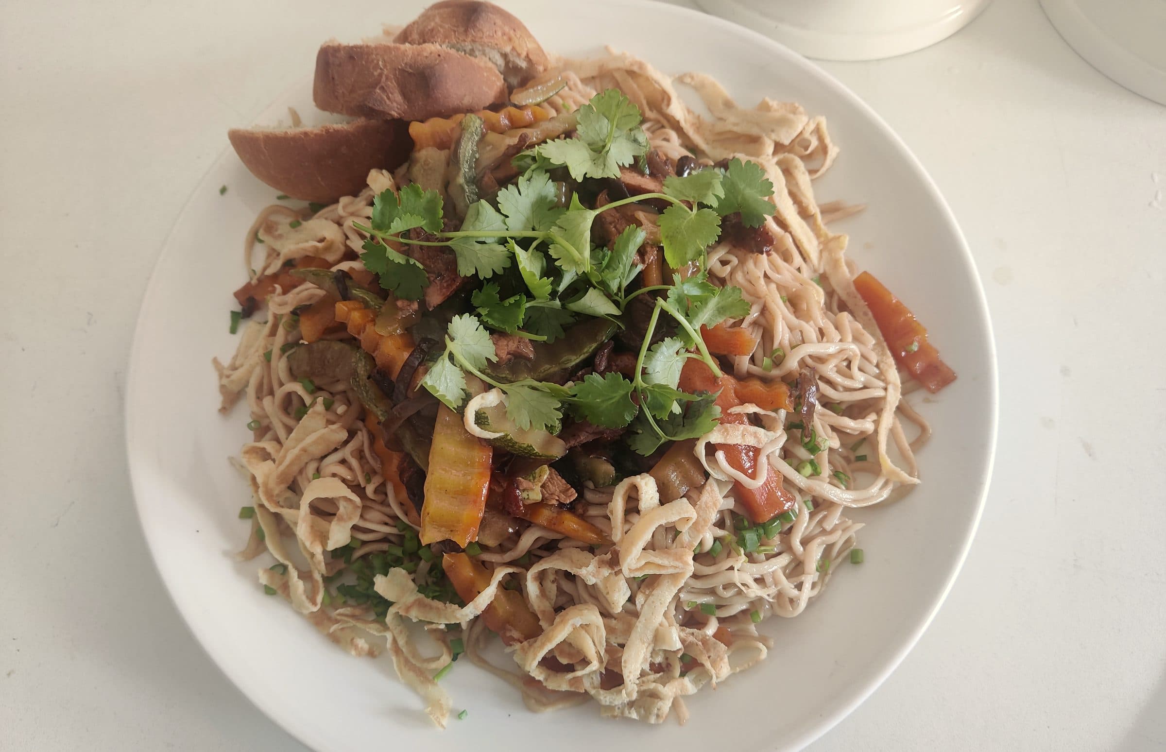 Assiette de mi-sao aux légumes et coriandre